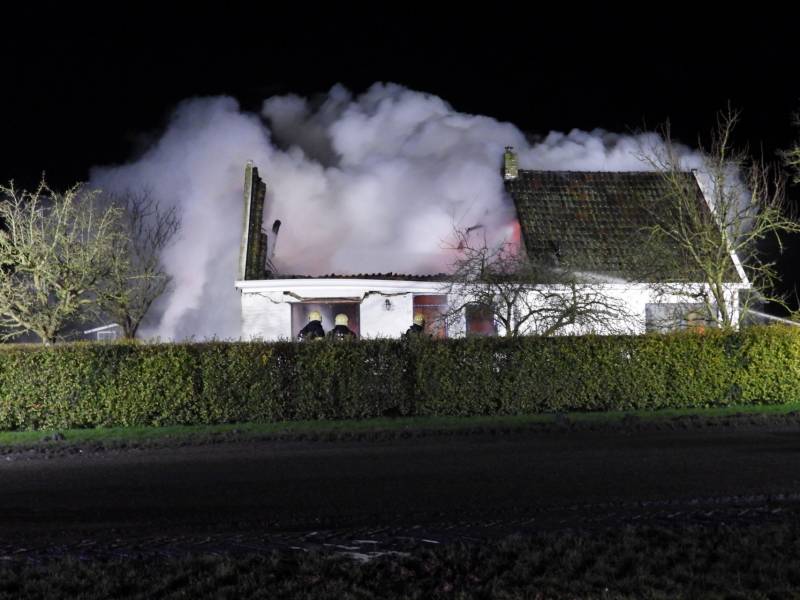 Boerderij verwoest door uitslaande brand