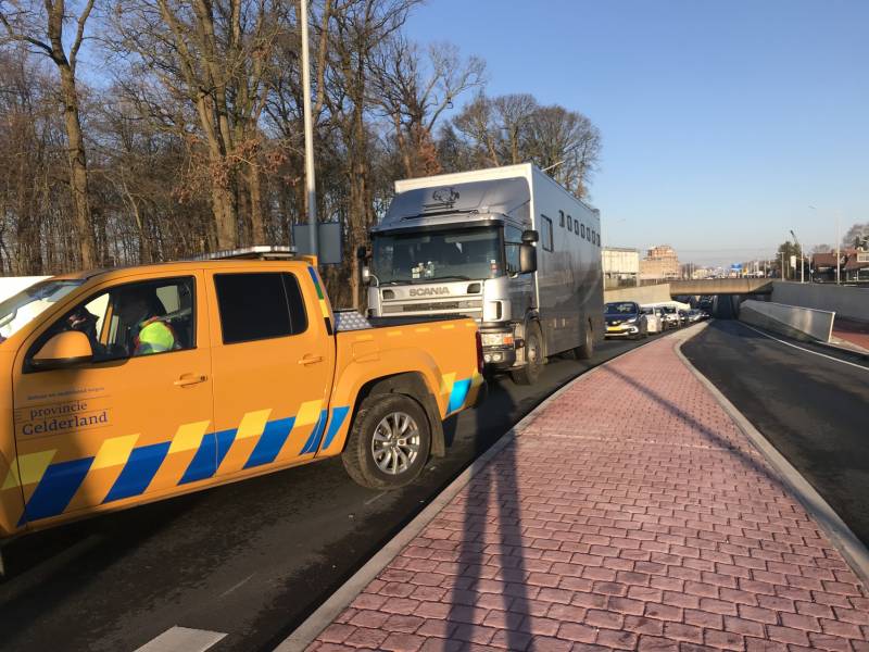 Harselaarse tunnel geblokkeerd door defecten vrachtwagen