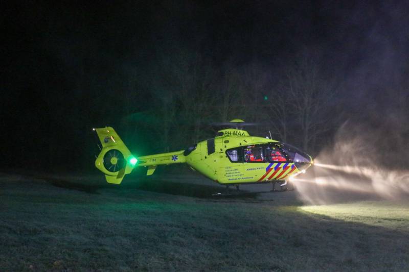 Zwaargewonde na eenzijdige botsing tegen boom