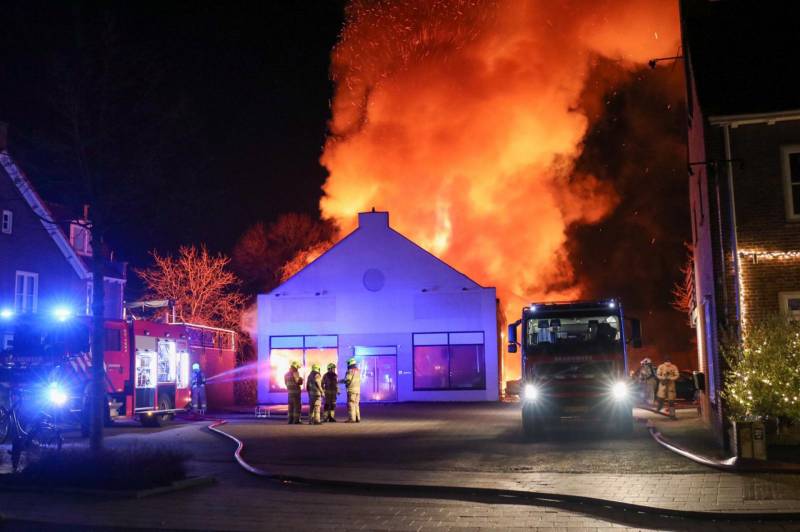 Voedsel- en kledingbank verwoest door grote brand