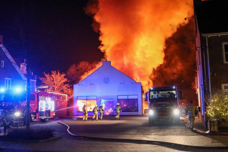 Voedsel- en kledingbank verwoest door grote brand