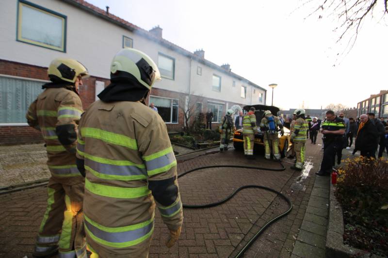 Peperdure Lamborghini vliegt tijdens bruiloft in brand