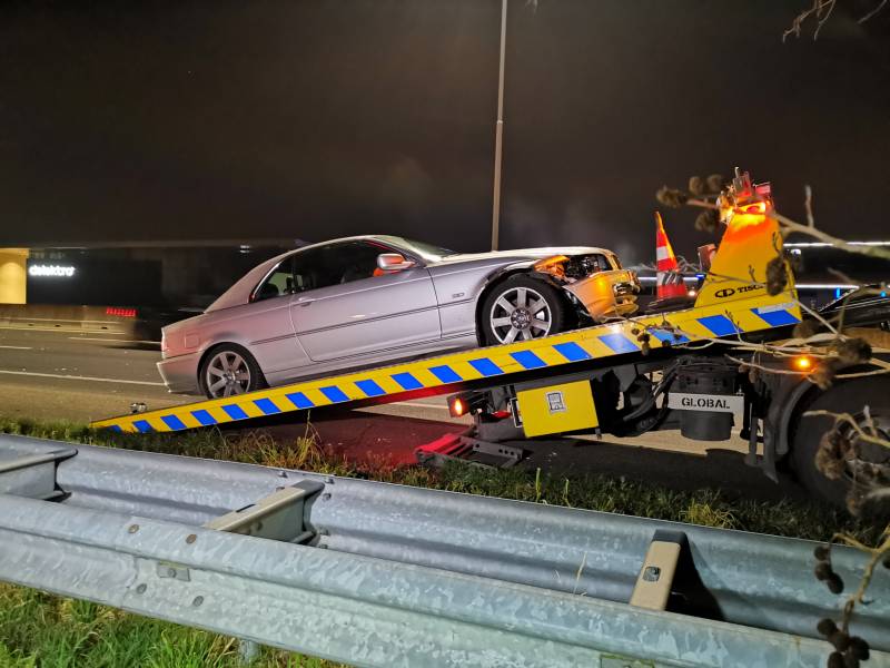 Flinke schade na aanrijding tussen auto en vrachtwagen