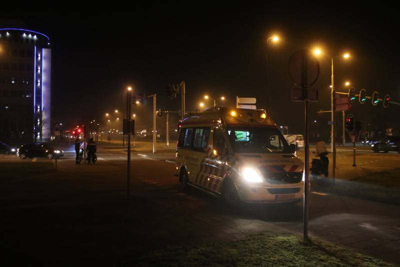 Scooterrijder gewond, automobilist rijdt door