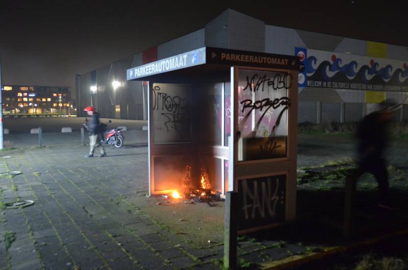 Hok parkeerautomaat beschadigd door brand