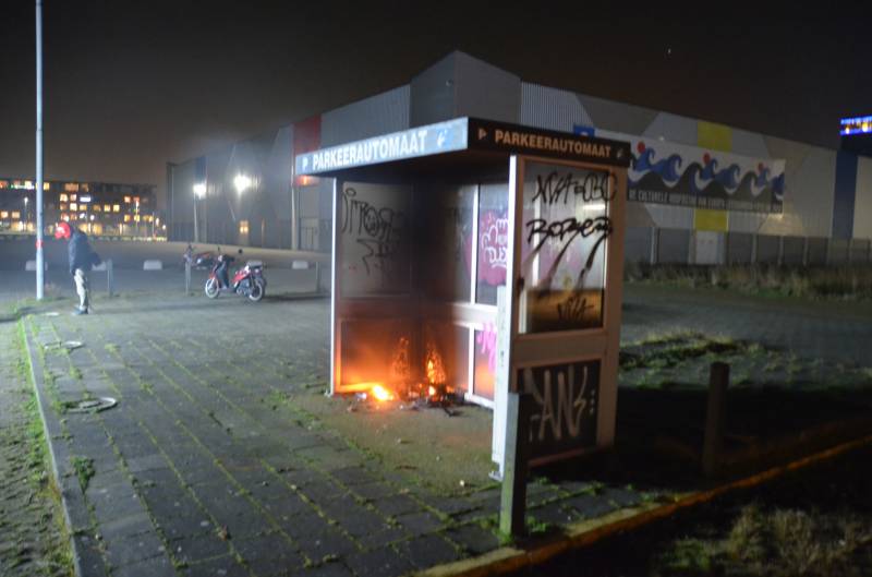 Hok parkeerautomaat beschadigd door brand