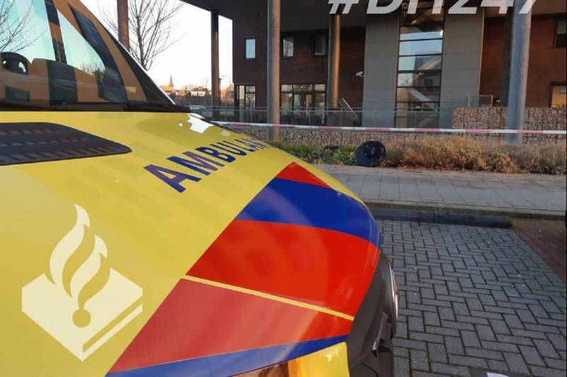 Auto te water geraakt bij inparkeren