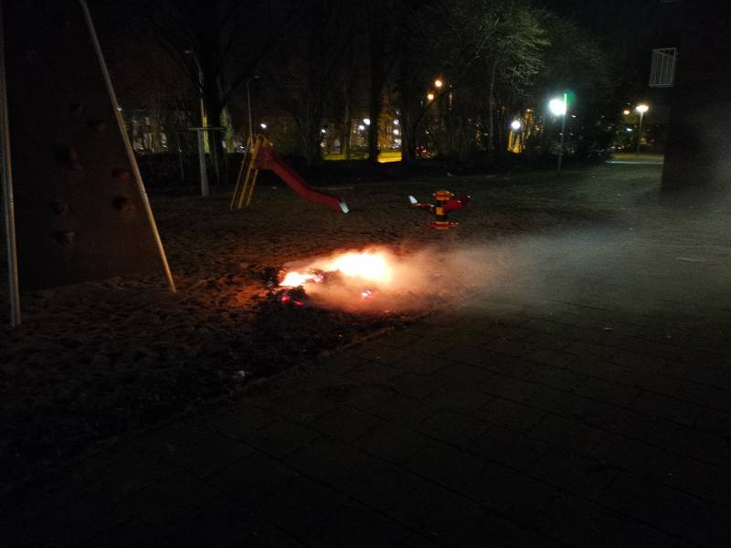 Twee afval brandjes bij flat