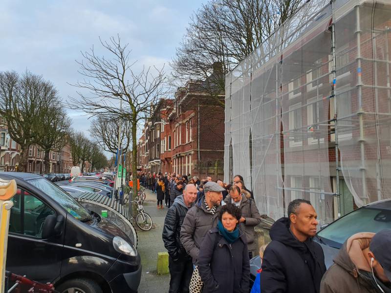 Topdrukte bij oliebollenkraam Richard Visser