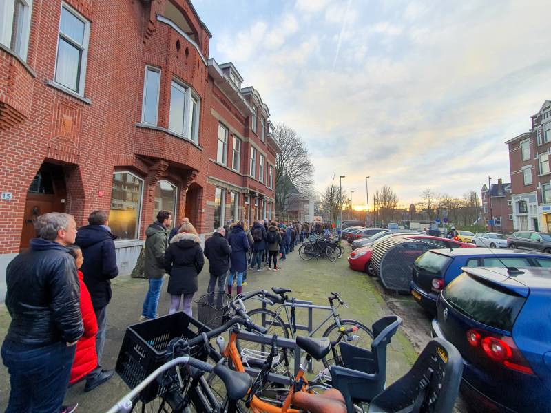 Topdrukte bij oliebollenkraam Richard Visser