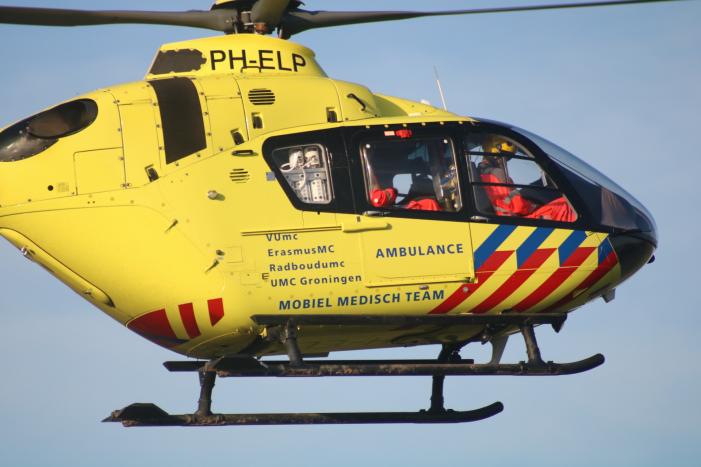 Kopstaart-botsing tussen twee auto's