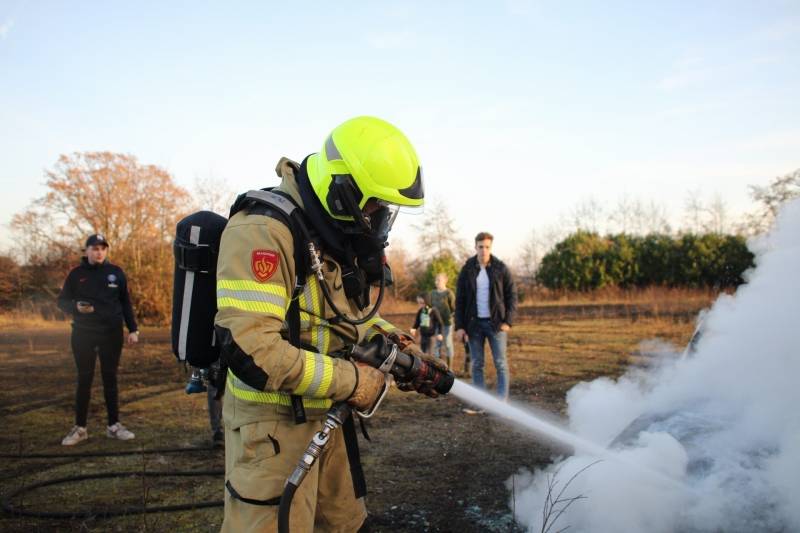 Crossauto brandt volledig uit