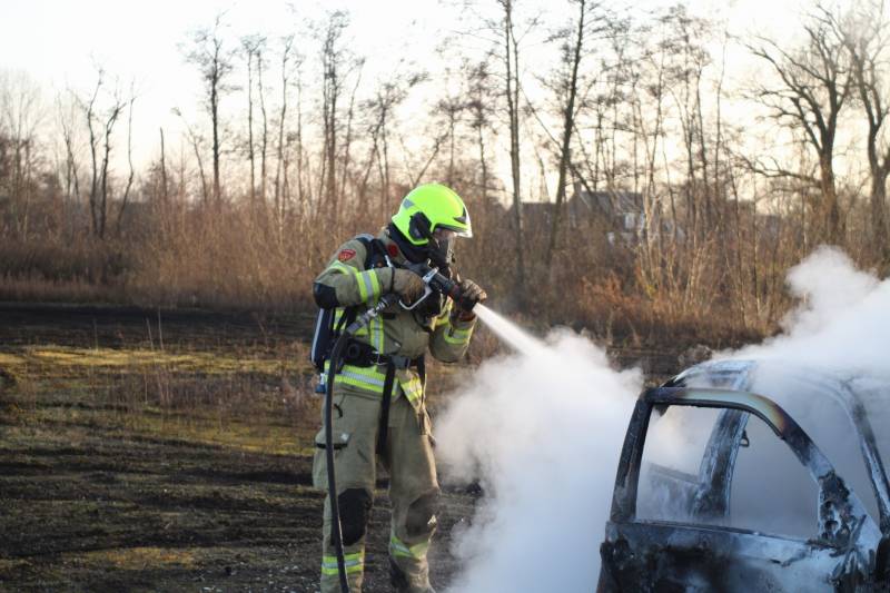 Crossauto brandt volledig uit