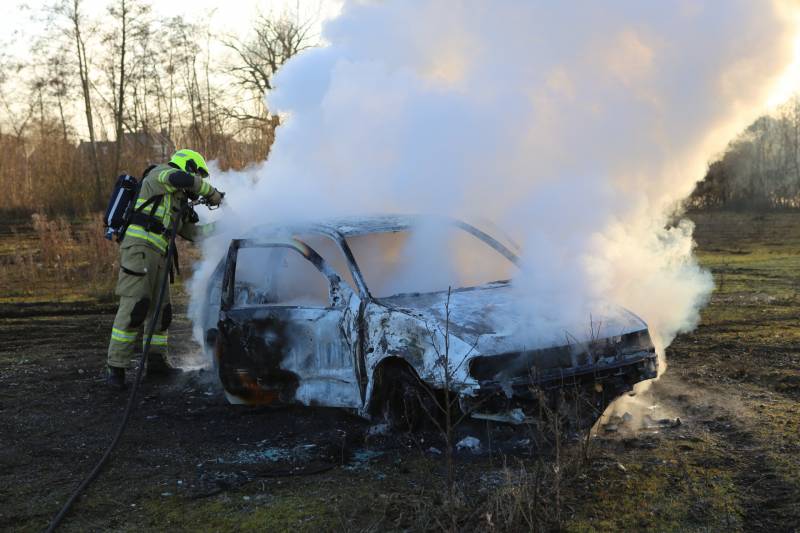 Crossauto brandt volledig uit
