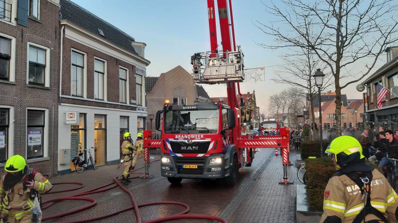 Grote brand in bakkerij lastig te bestrijden
