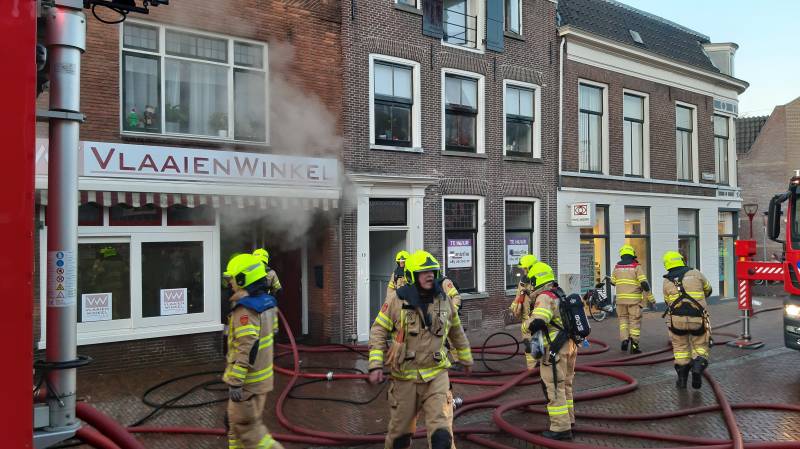 Grote brand in bakkerij lastig te bestrijden