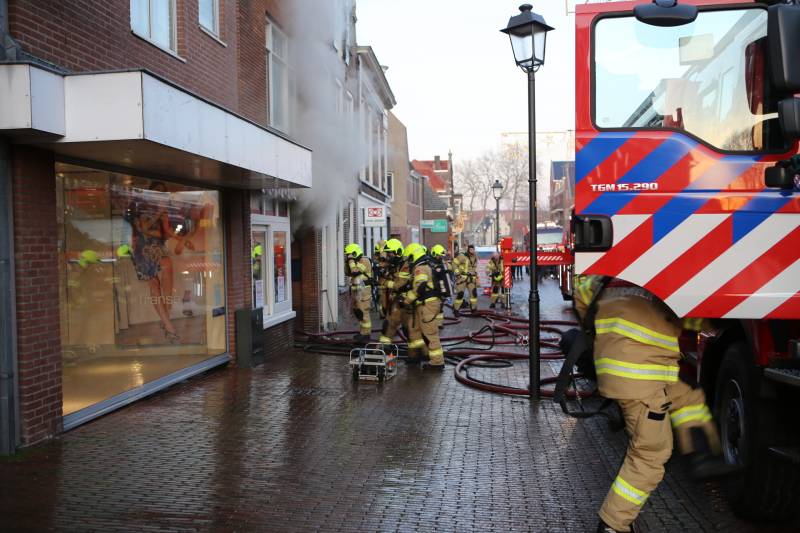 Grote brand in bakkerij lastig te bestrijden
