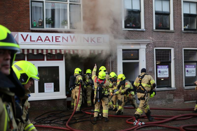 Grote brand in bakkerij lastig te bestrijden