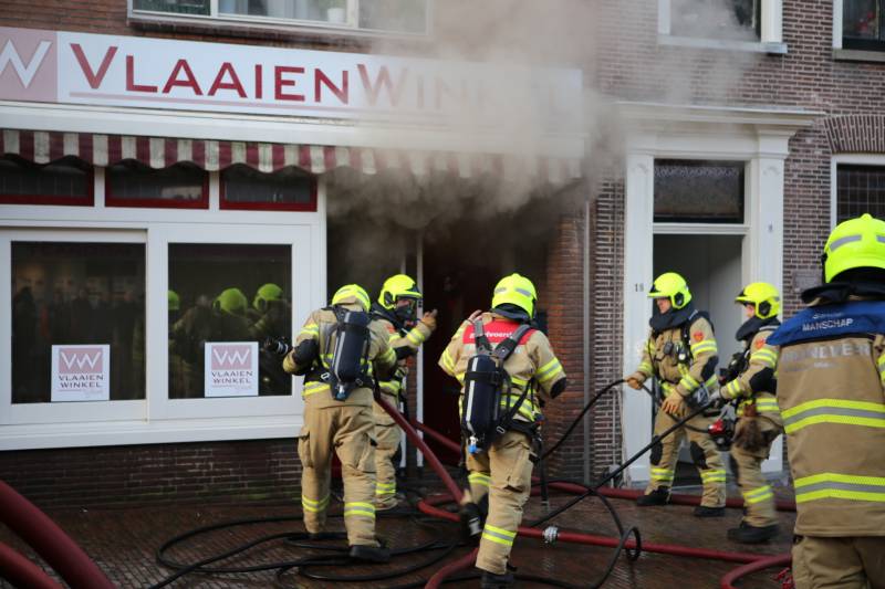 Grote brand in bakkerij lastig te bestrijden