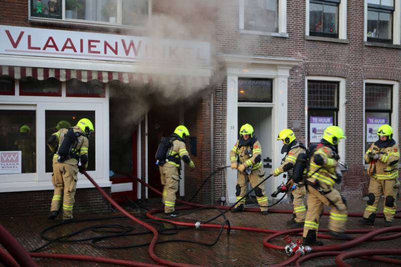 Grote brand in bakkerij lastig te bestrijden