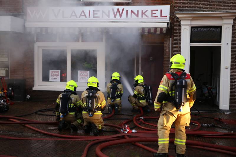 Grote brand in bakkerij lastig te bestrijden