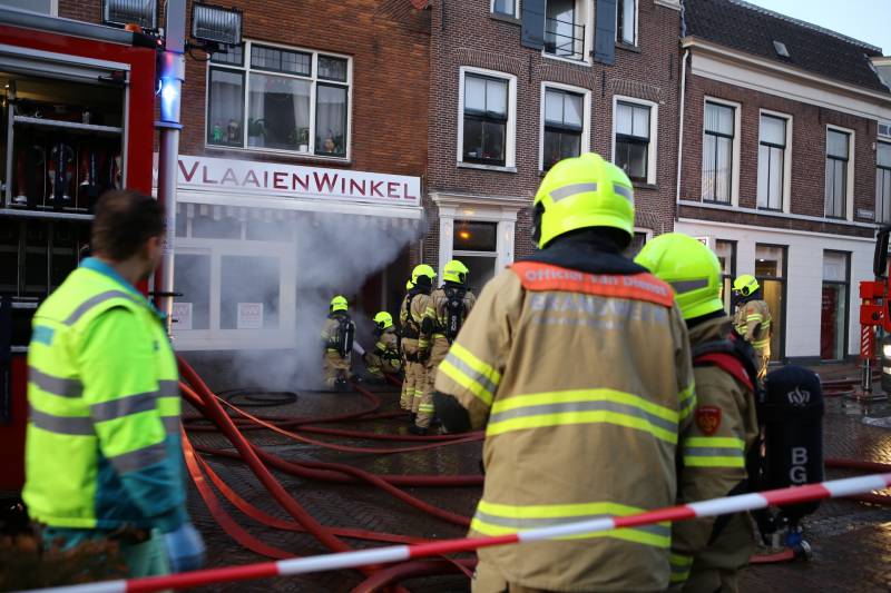 Grote brand in bakkerij lastig te bestrijden