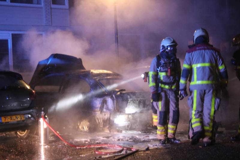 Personenauto verwoest door brand