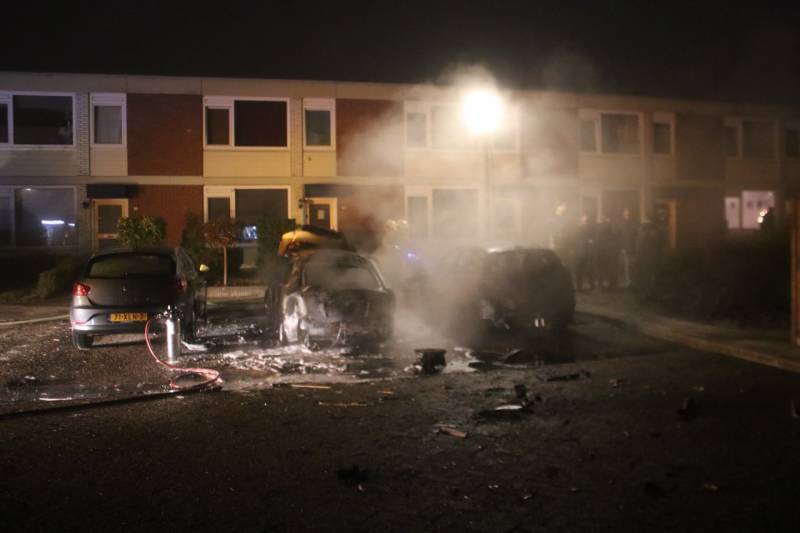 Personenauto verwoest door brand