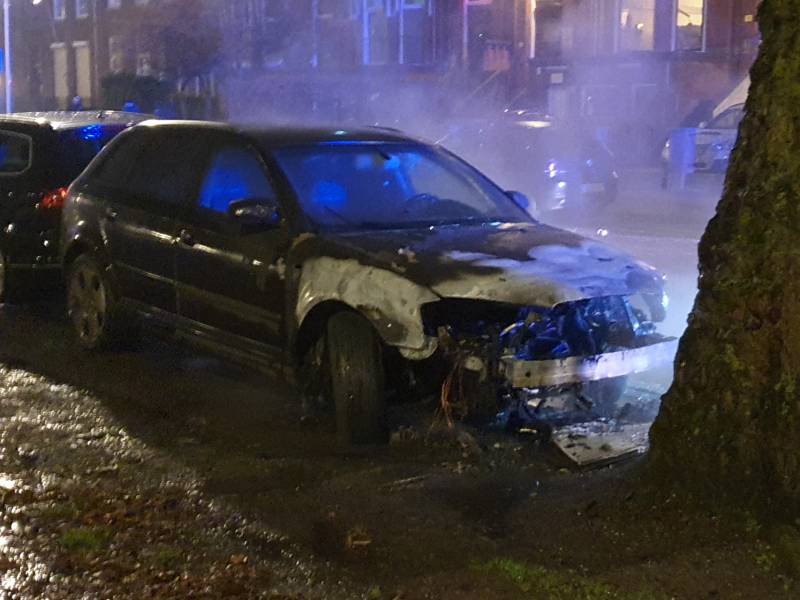 Auto verwoest door brand