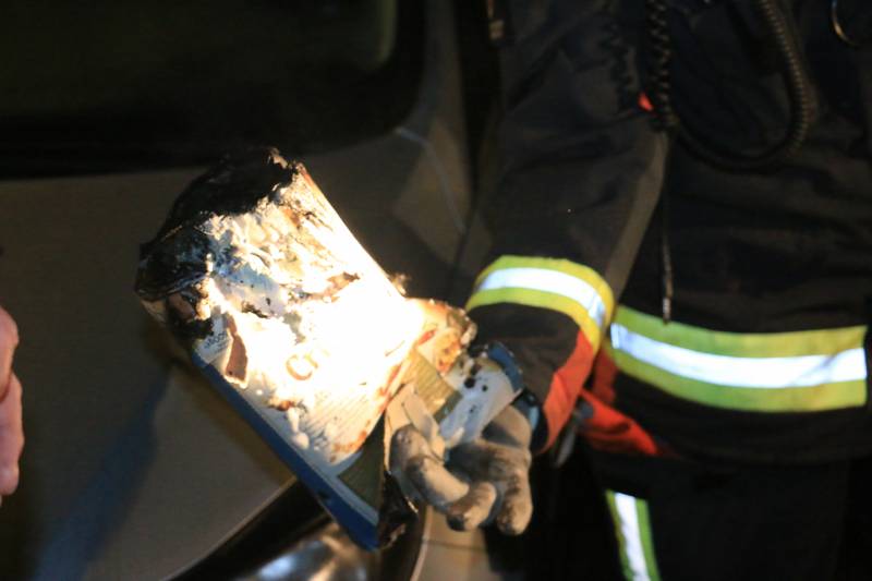 Auto moedwillig in brand gestoken