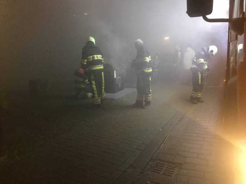 Brandweer bekogeld met vuurwerk tijdens blussen