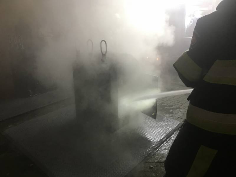 Brandweer bekogeld met vuurwerk tijdens blussen