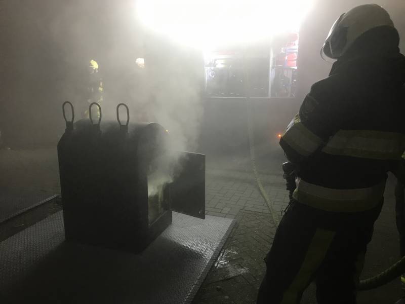 Brandweer bekogeld met vuurwerk tijdens blussen