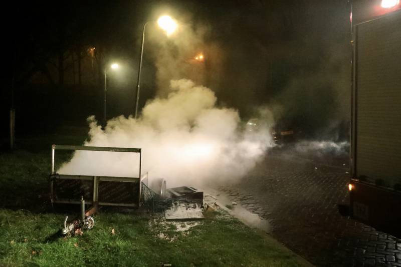 Aanhangwagen vat vlam