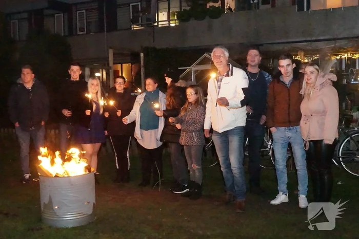 Vreugde vuur met een gezellig drankje