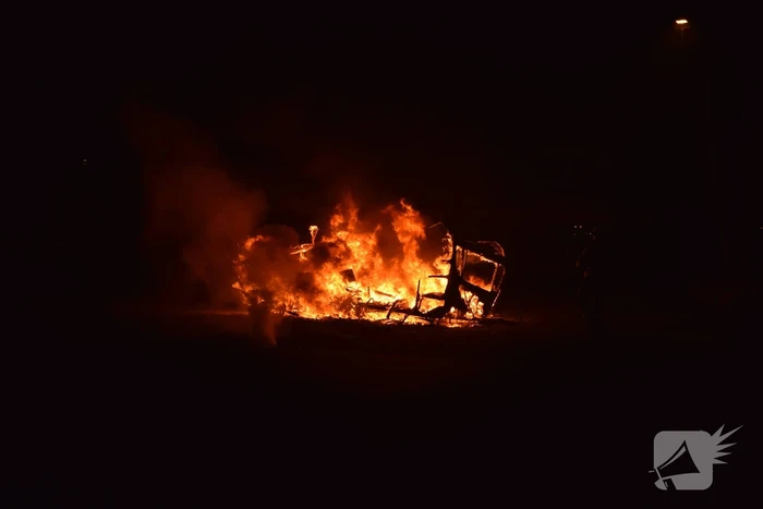 Caravan verwoest door brand