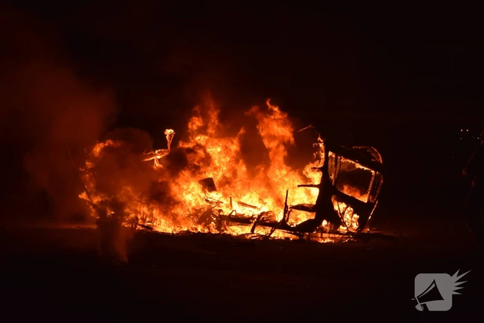 Caravan verwoest door brand