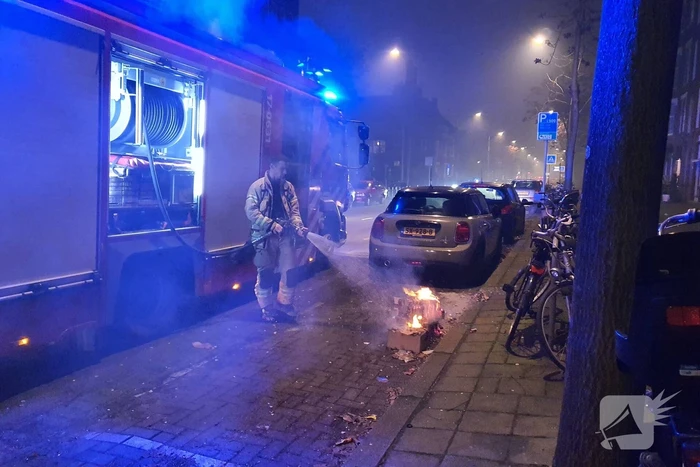 Auto bijna in brand door vuurwerk afval