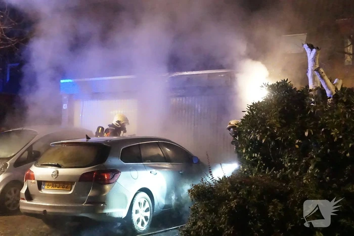 Autobrand slaat over naar garage