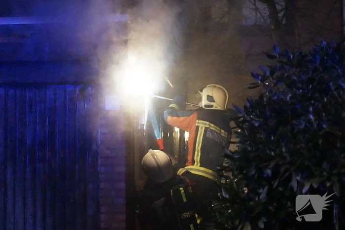 Autobrand slaat over naar garage