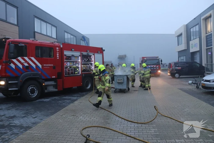 Afvalcontainer vat vlam