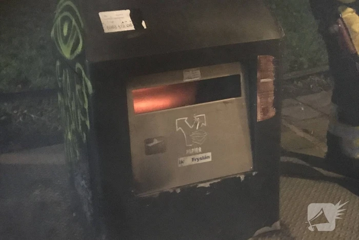 Brand in papiercontainer door vuurwerk