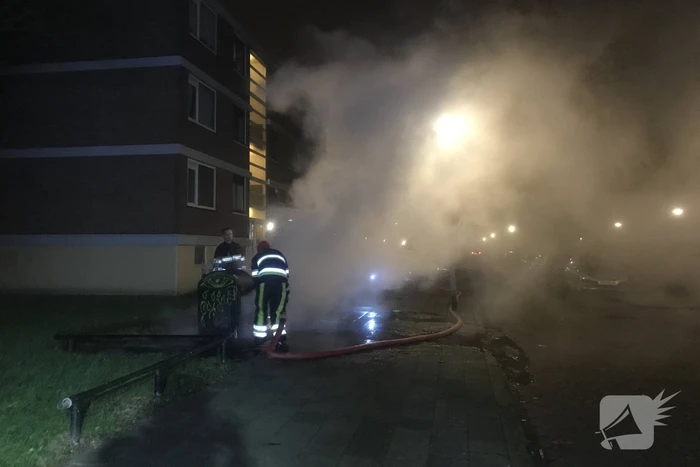 Brand in papiercontainer door vuurwerk