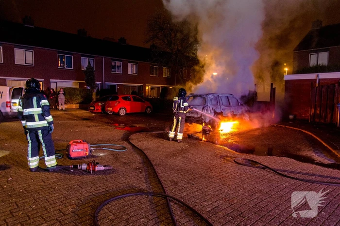 Auto verwoest na brandstichting