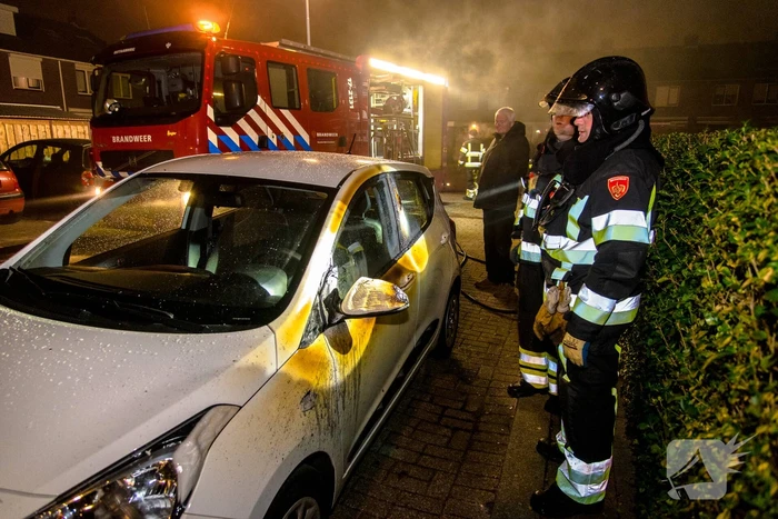 Auto verwoest na brandstichting