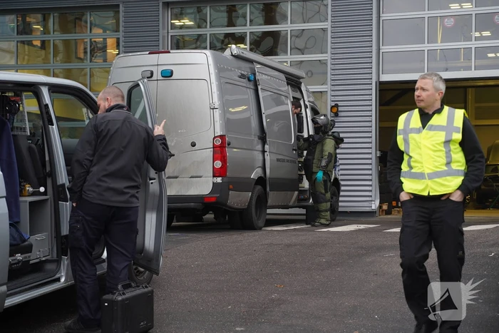 Verdacht pakket afgeleverd bij Mercedes-dealer