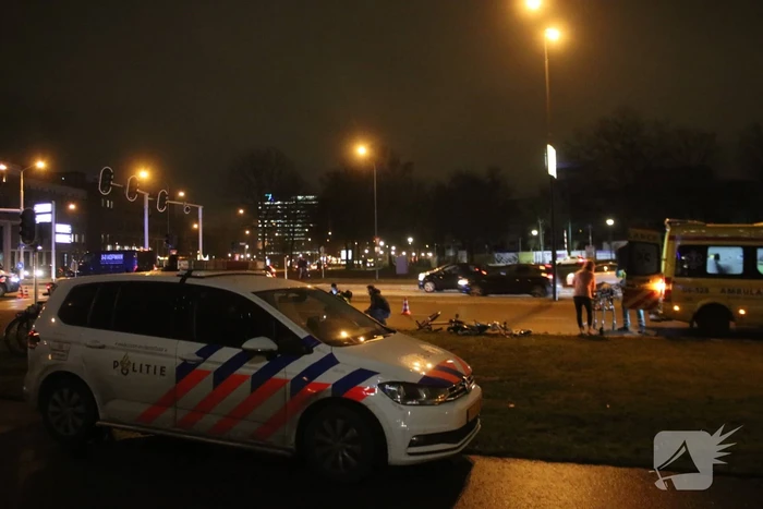 Fietsers aangereden door politieauto