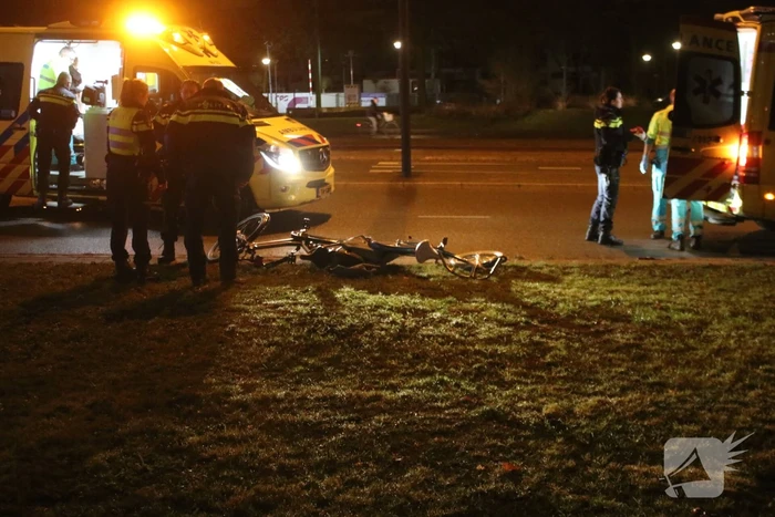 Fietsers aangereden door politieauto