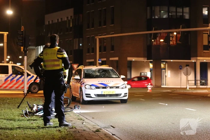 Fietsers aangereden door politieauto