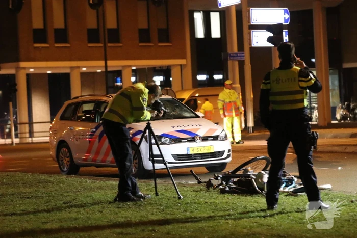Fietsers aangereden door politieauto
